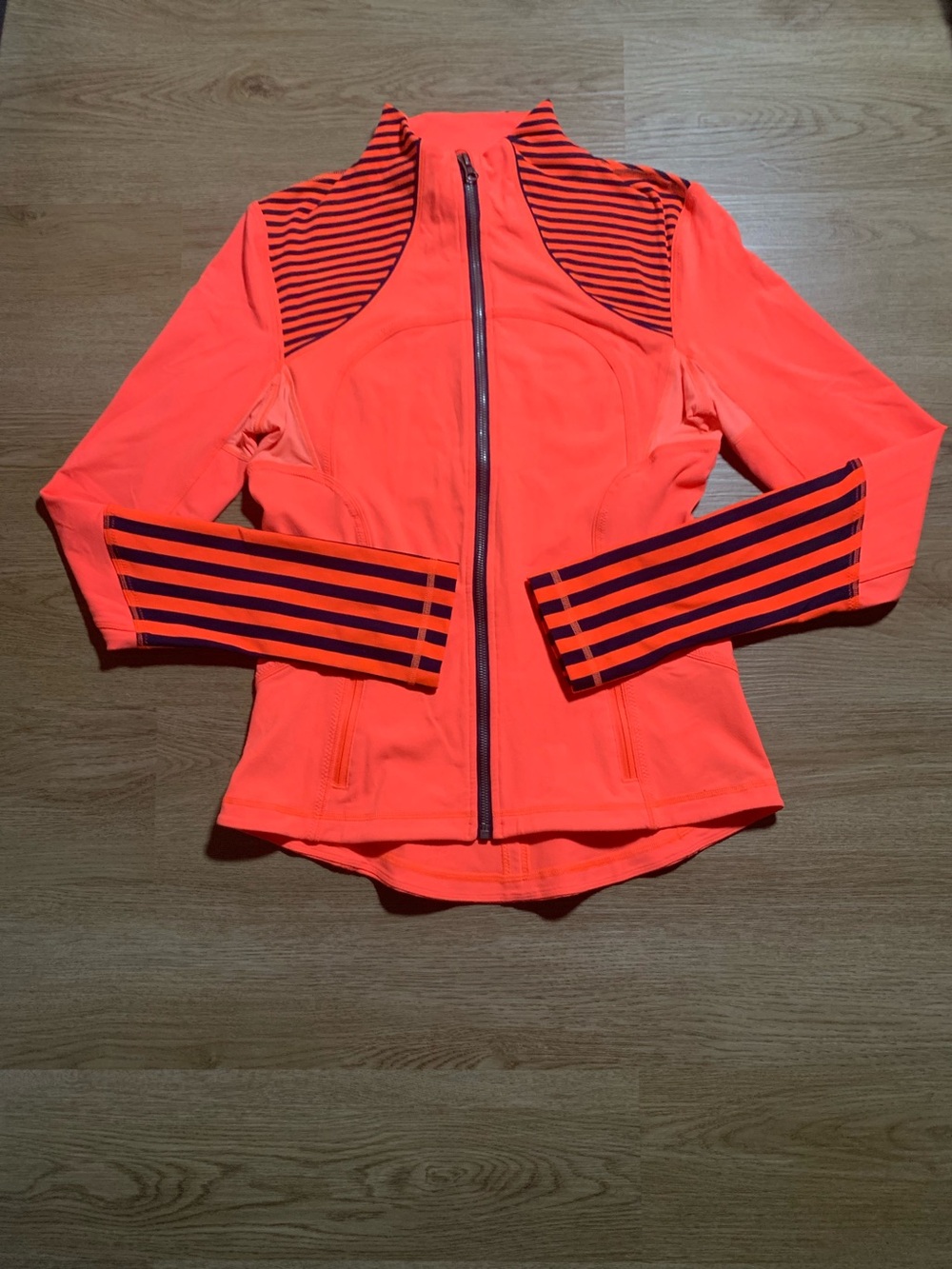 Lululemon Forme Jacket Light Flare Stripe sleeve Full Zip High and Neck 8 Medium